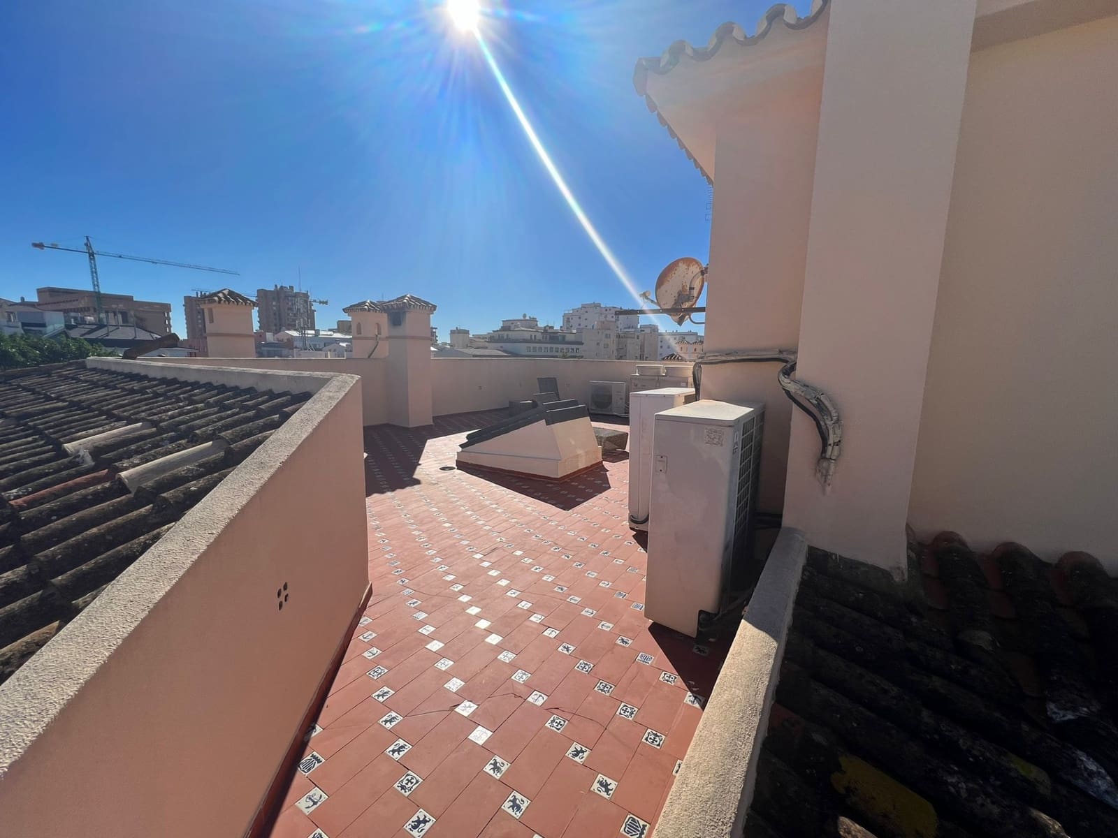 6 sypialnia Penthouse na sprzedaż w Fuengirola z basenem - 850 000 € (Ref: 7924045)