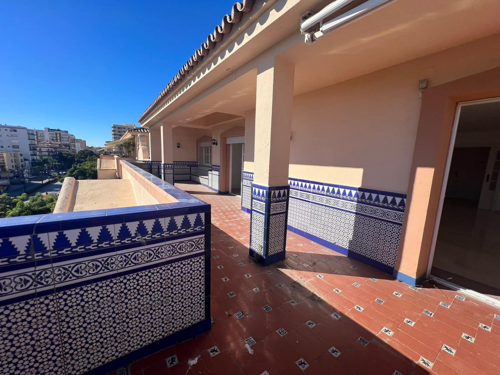 6 sypialnia Penthouse na sprzedaż w Fuengirola z basenem - 850 000 € (Ref: 7924045)