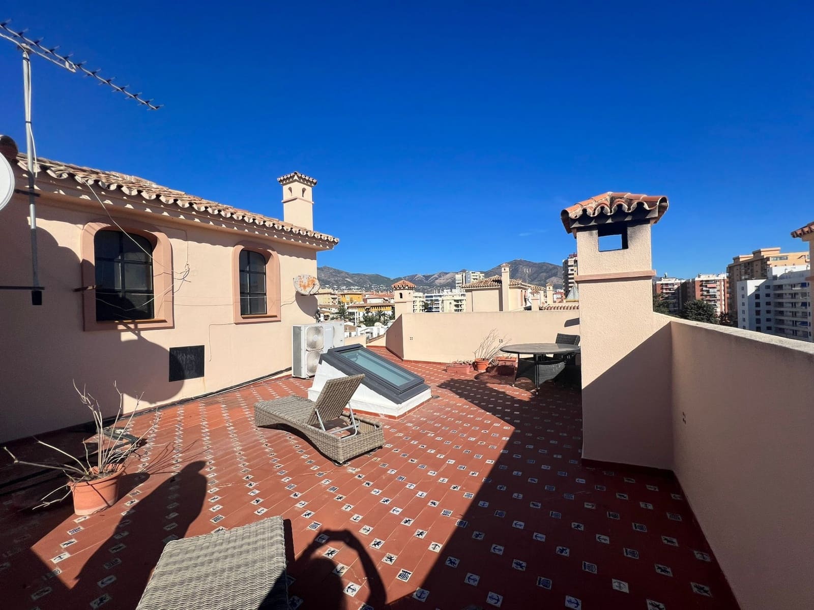 6 sypialnia Penthouse na sprzedaż w Fuengirola z basenem - 850 000 € (Ref: 7924045)