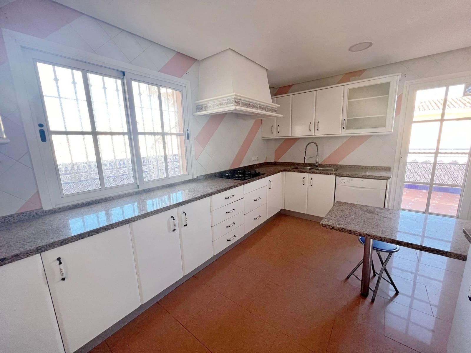 6 sypialnia Penthouse na sprzedaż w Fuengirola z basenem - 850 000 € (Ref: 7924045)