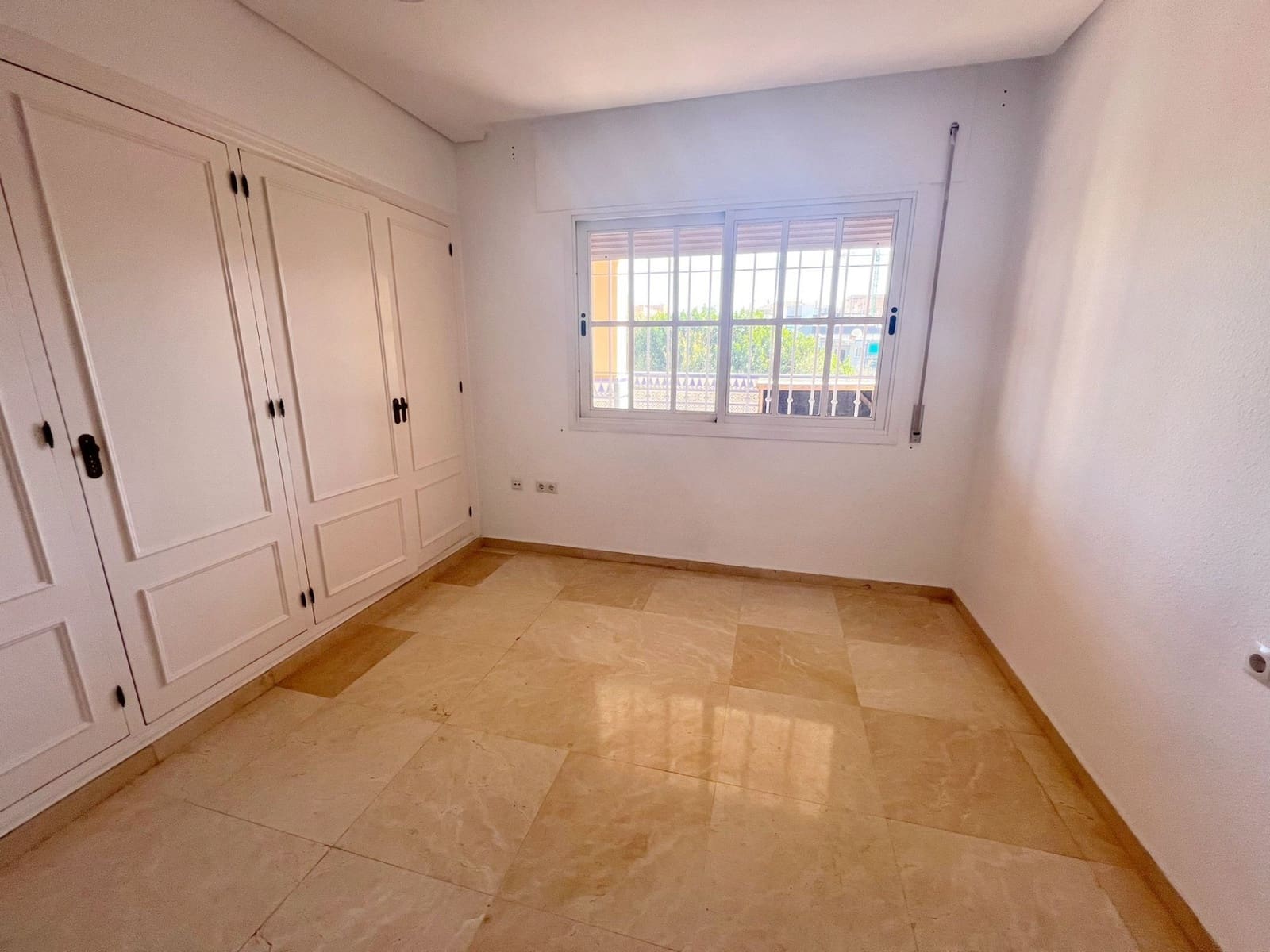 6 sypialnia Penthouse na sprzedaż w Fuengirola z basenem - 850 000 € (Ref: 7924045)