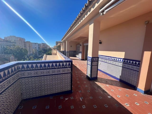 6 sovrum Takvåning till salu i Fuengirola med pool - 850 000 € (Ref: 7924045)