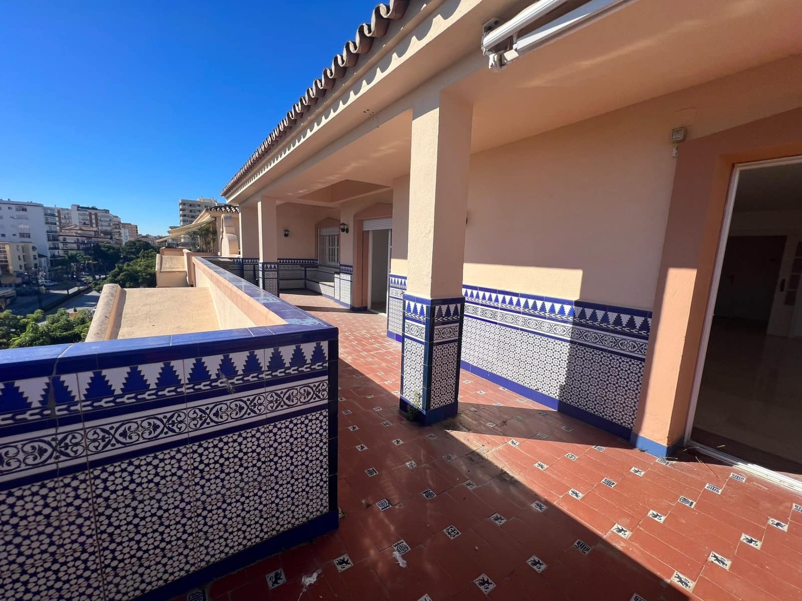 6 quarto Penthouse para venda em Fuengirola com piscina - 850 000 € (Ref: 7924045)