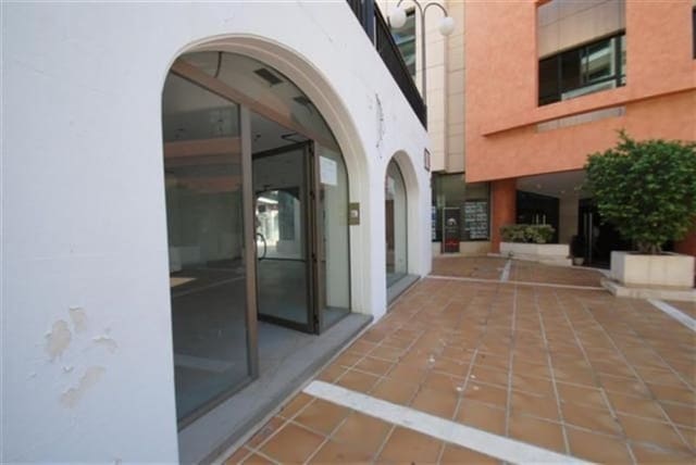 Erhverv til salg i Marbella - € 800.000 (Ref: 7969237)