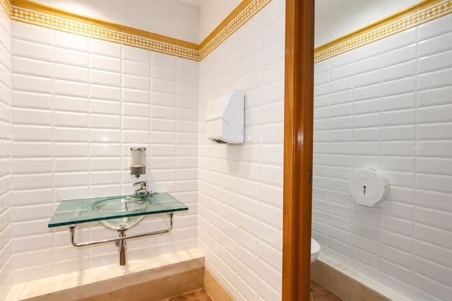 Komercyjne na sprzedaż w Marbella - 800 000 € (Ref: 7969237)