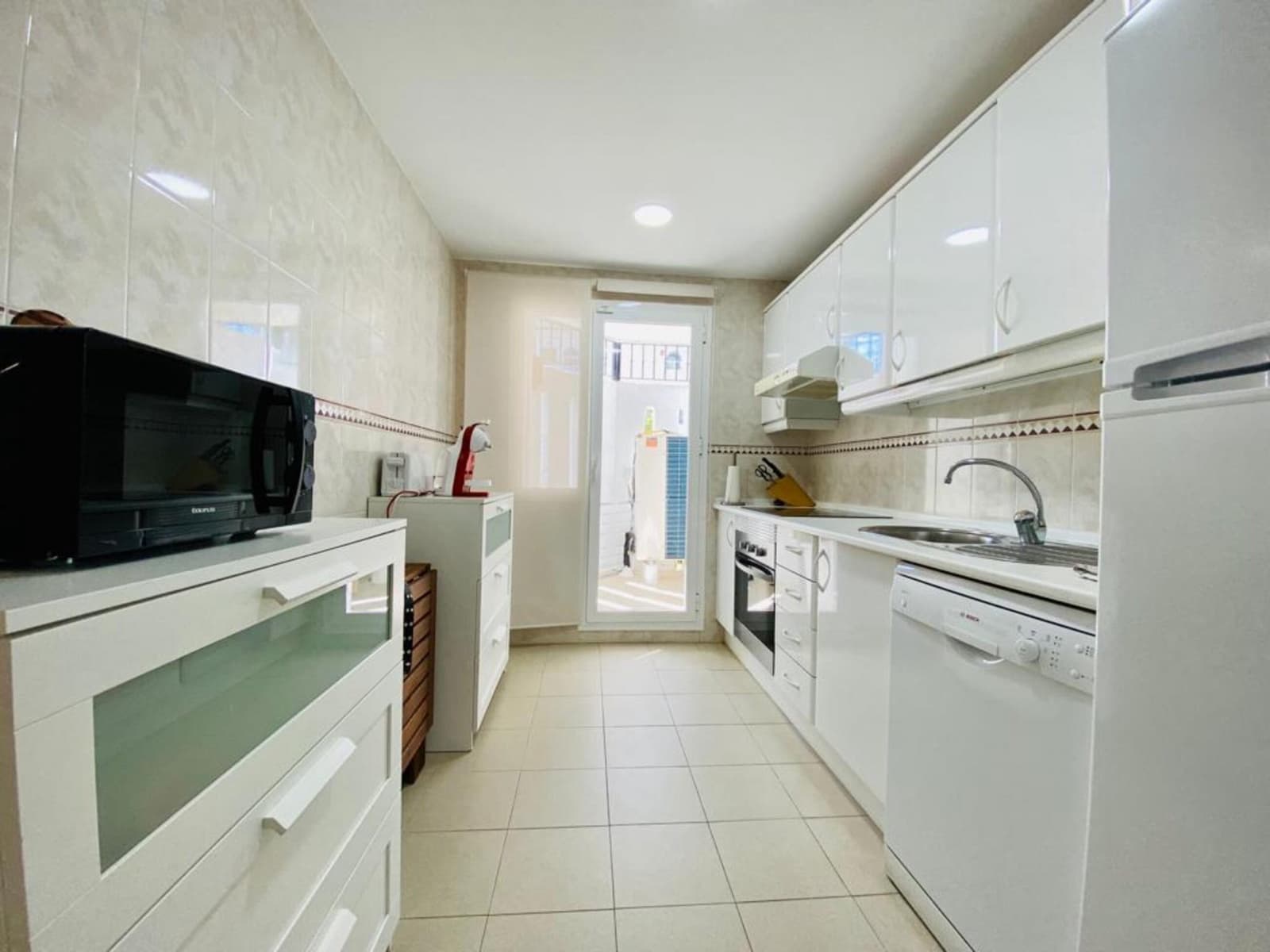 2 bedroom Apartment for sale in Marbella with pool - € 414,000 (Ref: 8010852)