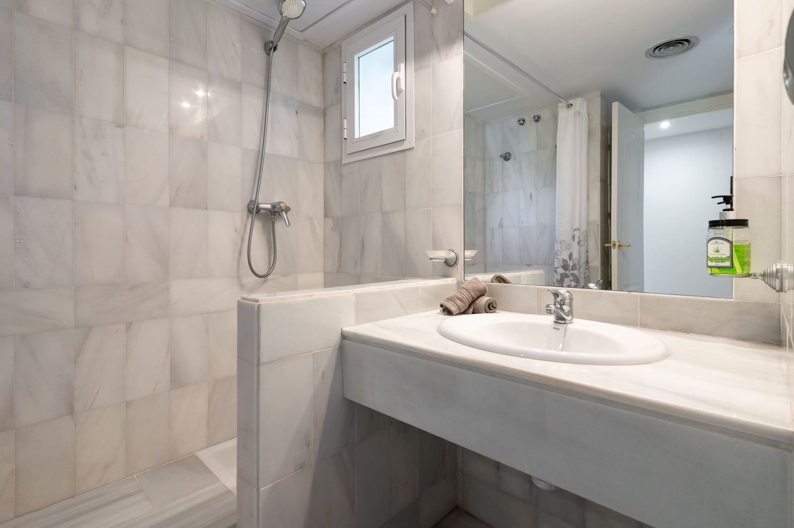 2 bedroom Apartment for sale in Marbella with pool - € 414,000 (Ref: 8010852)