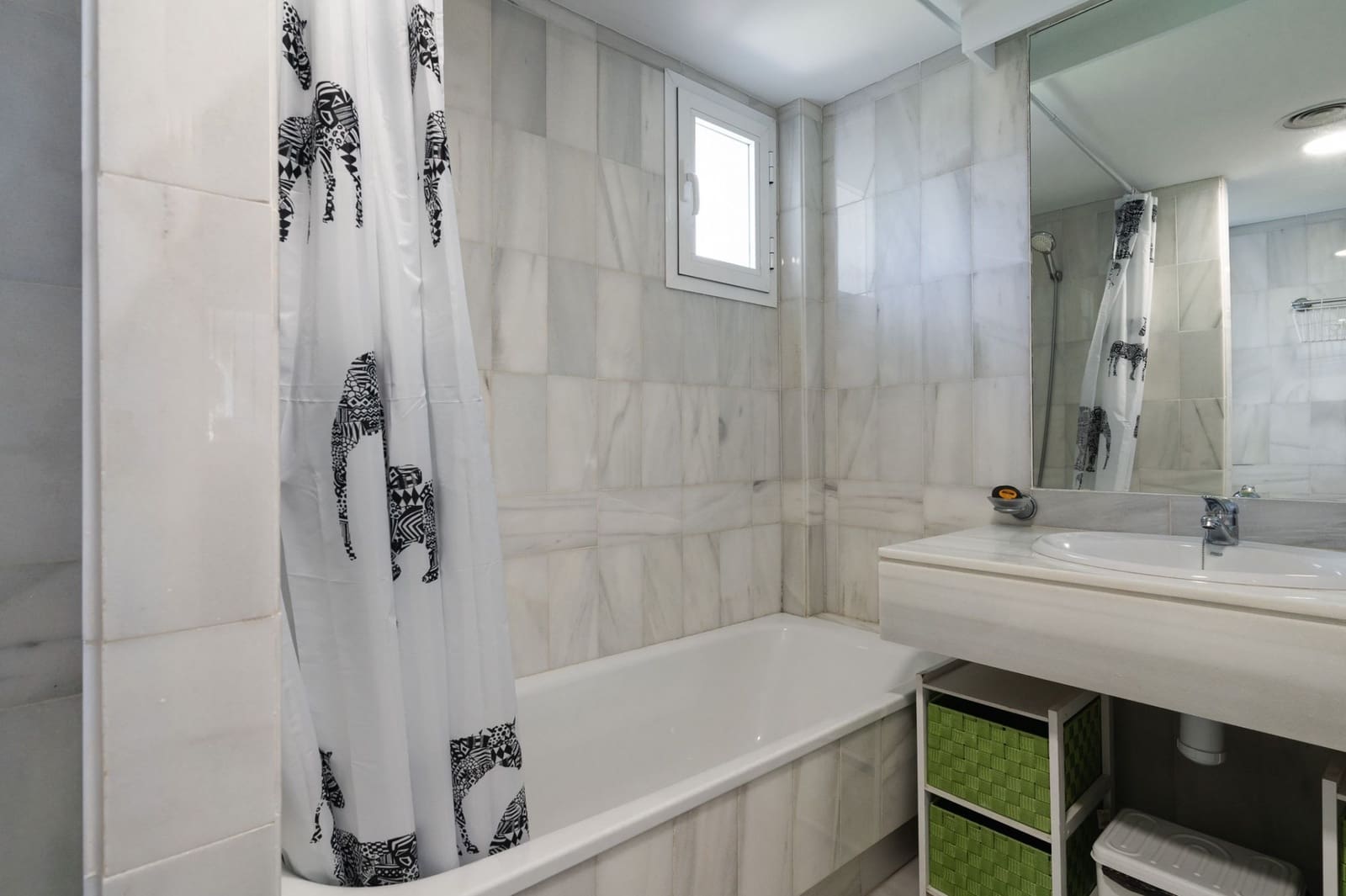 2 bedroom Apartment for sale in Marbella with pool - € 414,000 (Ref: 8010852)