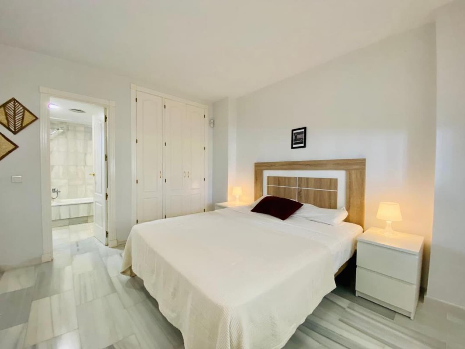 2 bedroom Apartment for sale in Marbella with pool - € 414,000 (Ref: 8010852)