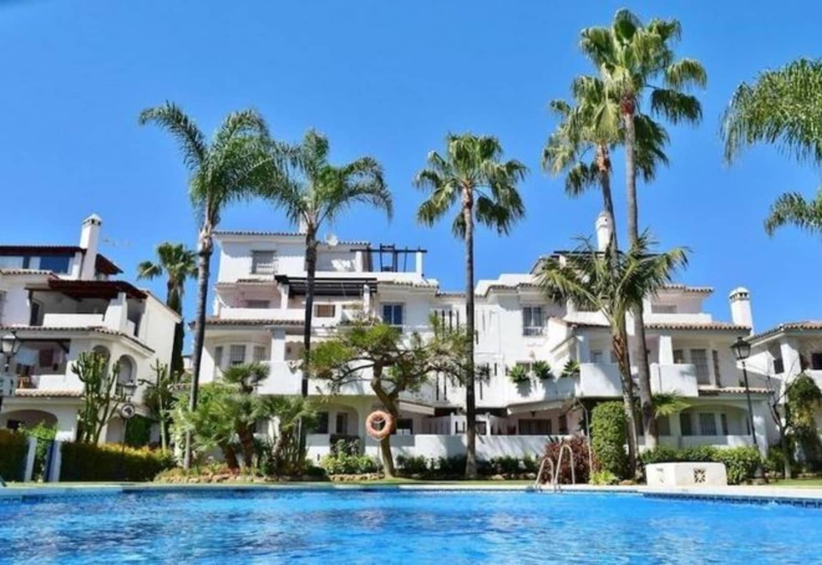 2 bedroom Apartment for sale in Marbella with pool - € 414,000 (Ref: 8010852)