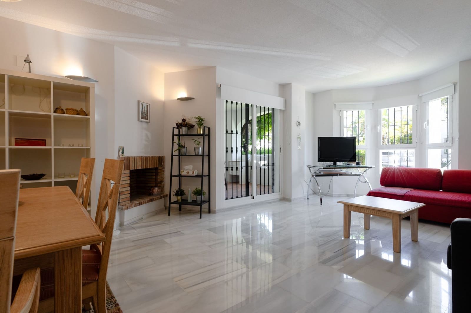 2 bedroom Apartment for sale in Marbella with pool - € 414,000 (Ref: 8010852)