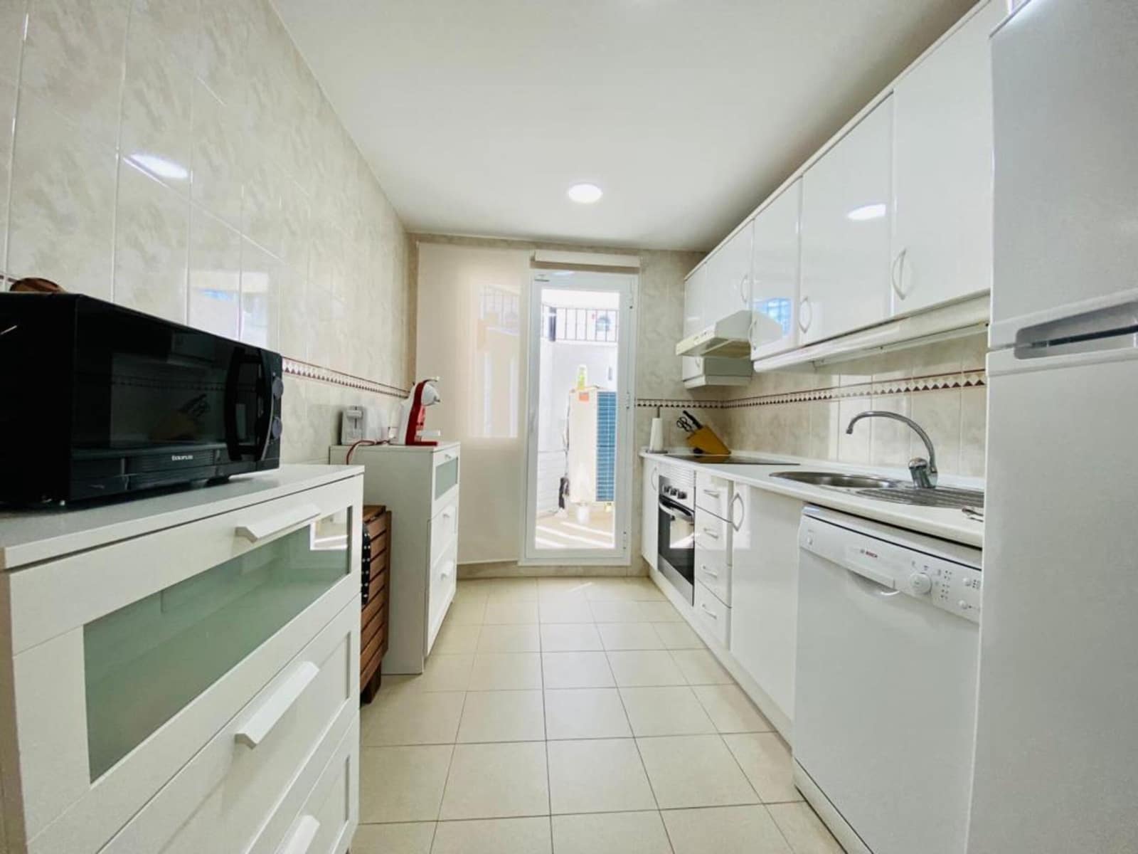 2 bedroom Apartment for sale in Marbella with pool - € 414,000 (Ref: 8010852)