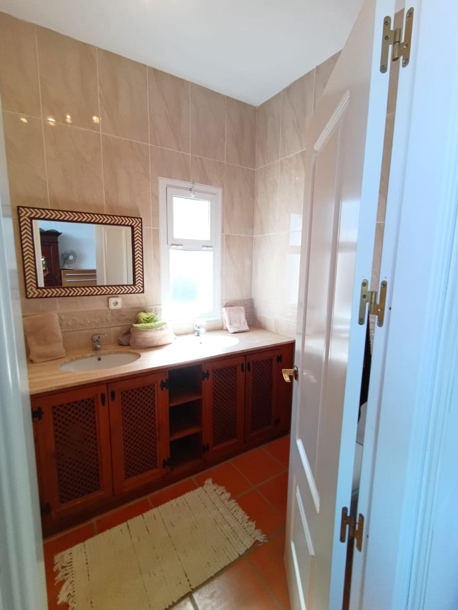 5 quarto Moradia para venda em Sotogrande com piscina garagem - 1 125 000 € (Ref: 8024609)