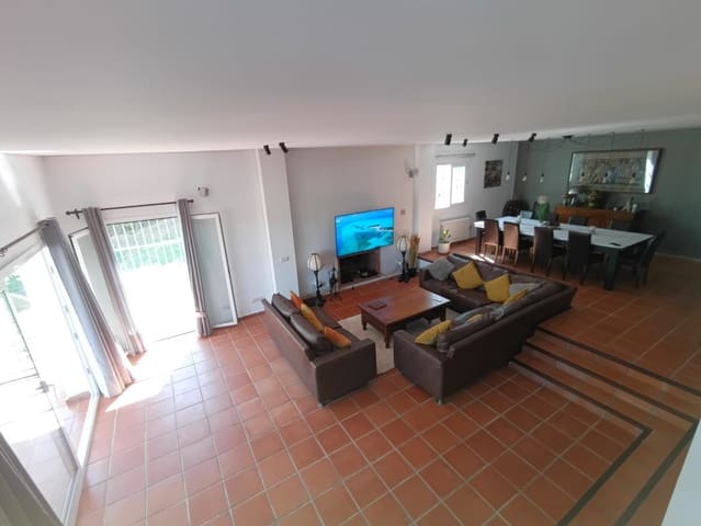 Chalet de 5 habitaciones en Sotogrande Alto, San Roque en venta con piscina garaje - 1.125.000 € (Ref: 8024609)