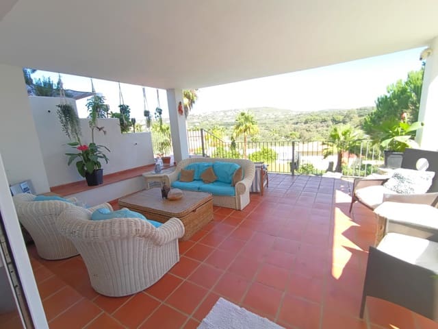 Chalet de 5 habitaciones en Sotogrande Alto, San Roque en venta con piscina garaje - 1.125.000 € (Ref: 8024609)
