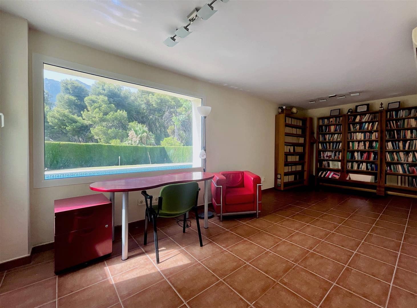 6 sypialnia Willa na sprzedaż w Marbella z basenem garażem - 1 950 000 € (Ref: 8063810)