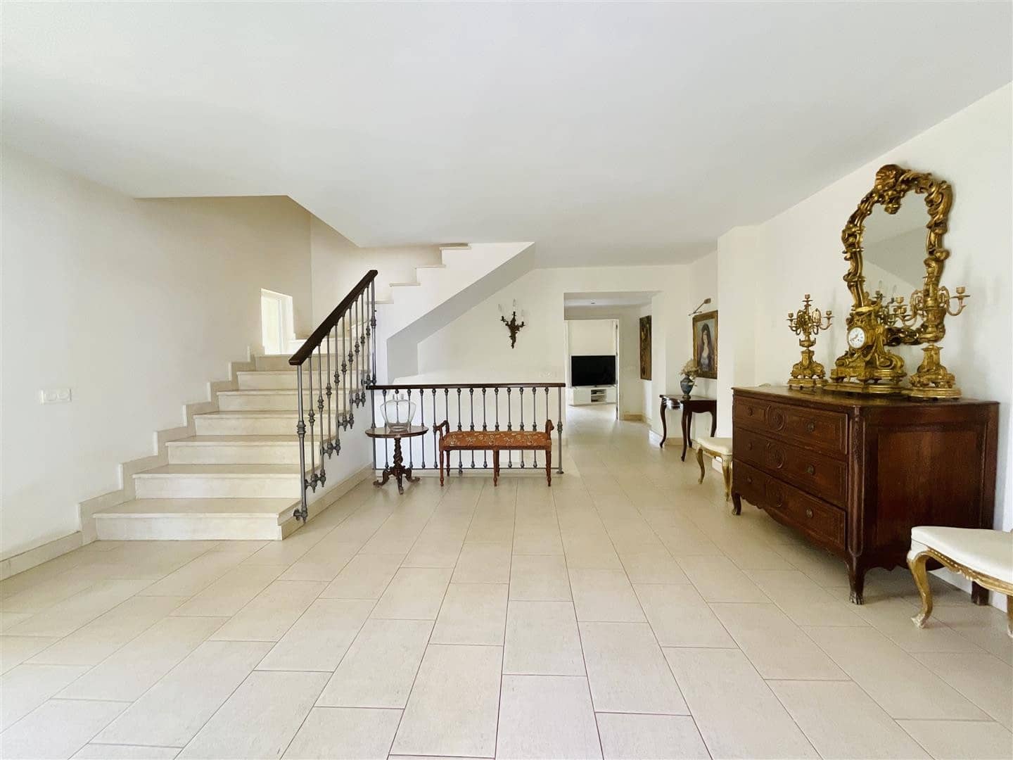 6 sypialnia Willa na sprzedaż w Marbella z basenem garażem - 1 950 000 € (Ref: 8063810)