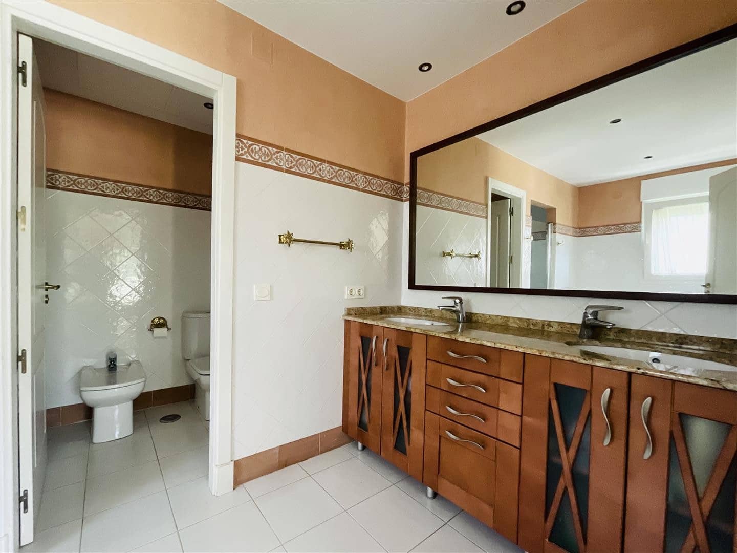 6 sypialnia Willa na sprzedaż w Marbella z basenem garażem - 1 950 000 € (Ref: 8063810)