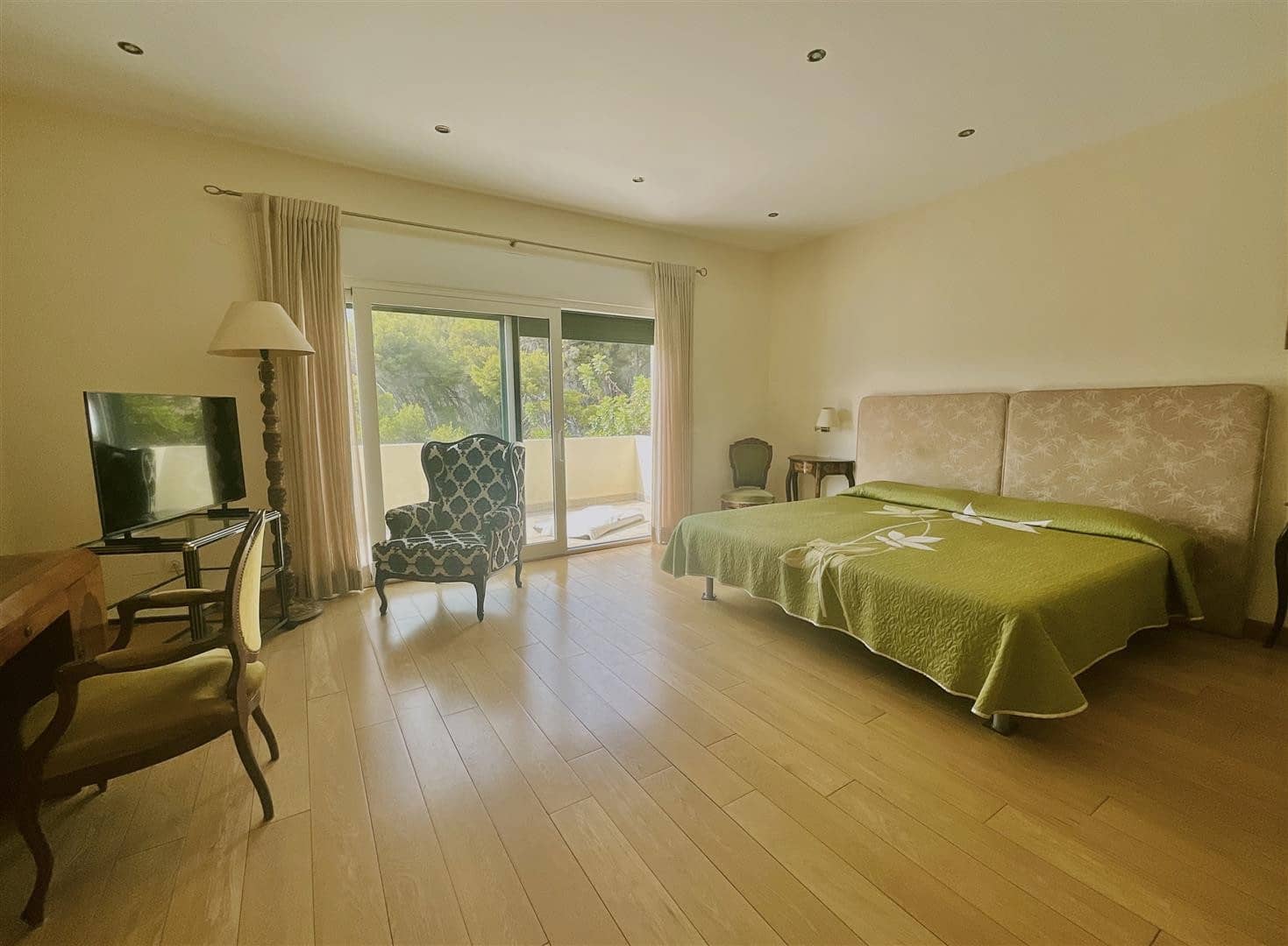 6 sypialnia Willa na sprzedaż w Marbella z basenem garażem - 1 950 000 € (Ref: 8063810)