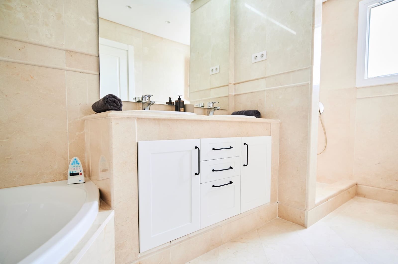 Apartamento de 3 habitaciones en Nueva Andalucia en venta con piscina garaje - 722.500 € (Ref: 8076249)