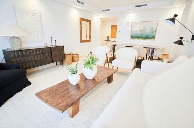 Apartamento de 3 habitaciones en Nueva Andalucia, Marbella en venta con piscina garaje - 722.500 € (Ref: 8076249)