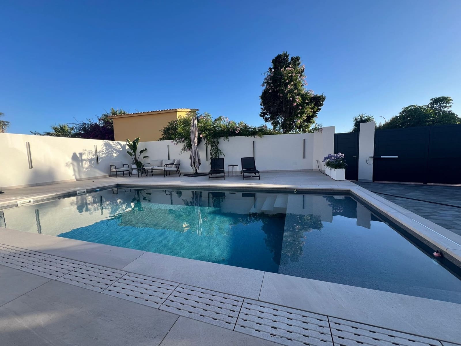 4 soveværelse Villa til salg i Benalmadena Costa med swimmingpool garage - € 2.400.000 (Ref: 8096448)