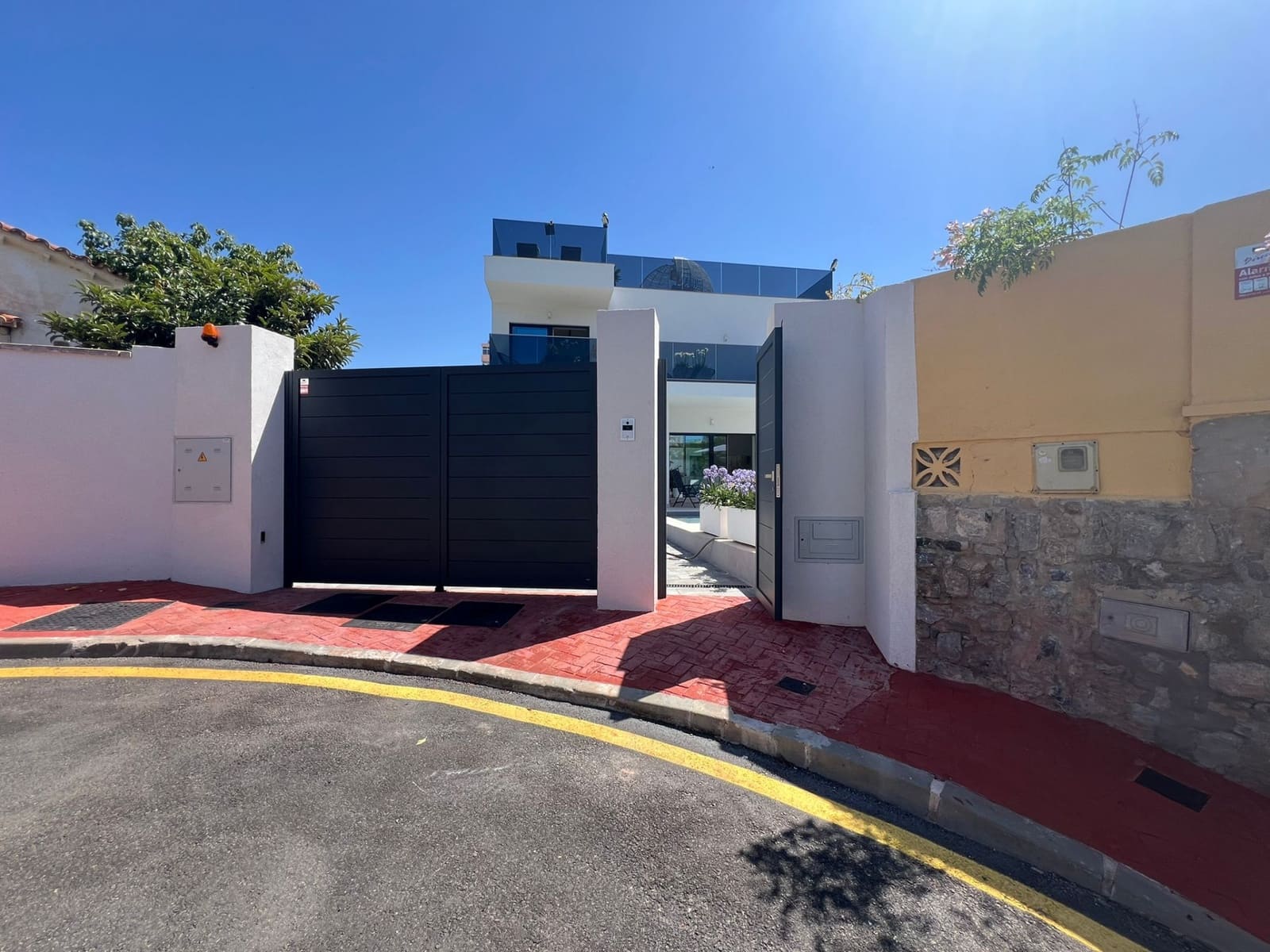 4 soveværelse Villa til salg i Benalmadena Costa med swimmingpool garage - € 2.400.000 (Ref: 8096448)