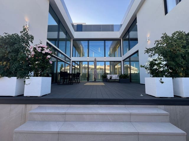 4 soveværelse Villa til salg i Benalmadena Costa, Benalmádena med swimmingpool garage - € 2.400.000 (Ref: 8096448)