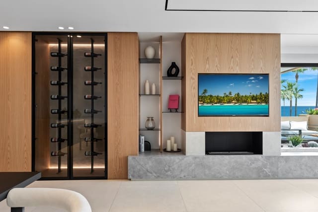3 bedroom Apartment for sale in Estepona with pool garage - € 1,995,000 (Ref: 8103939)