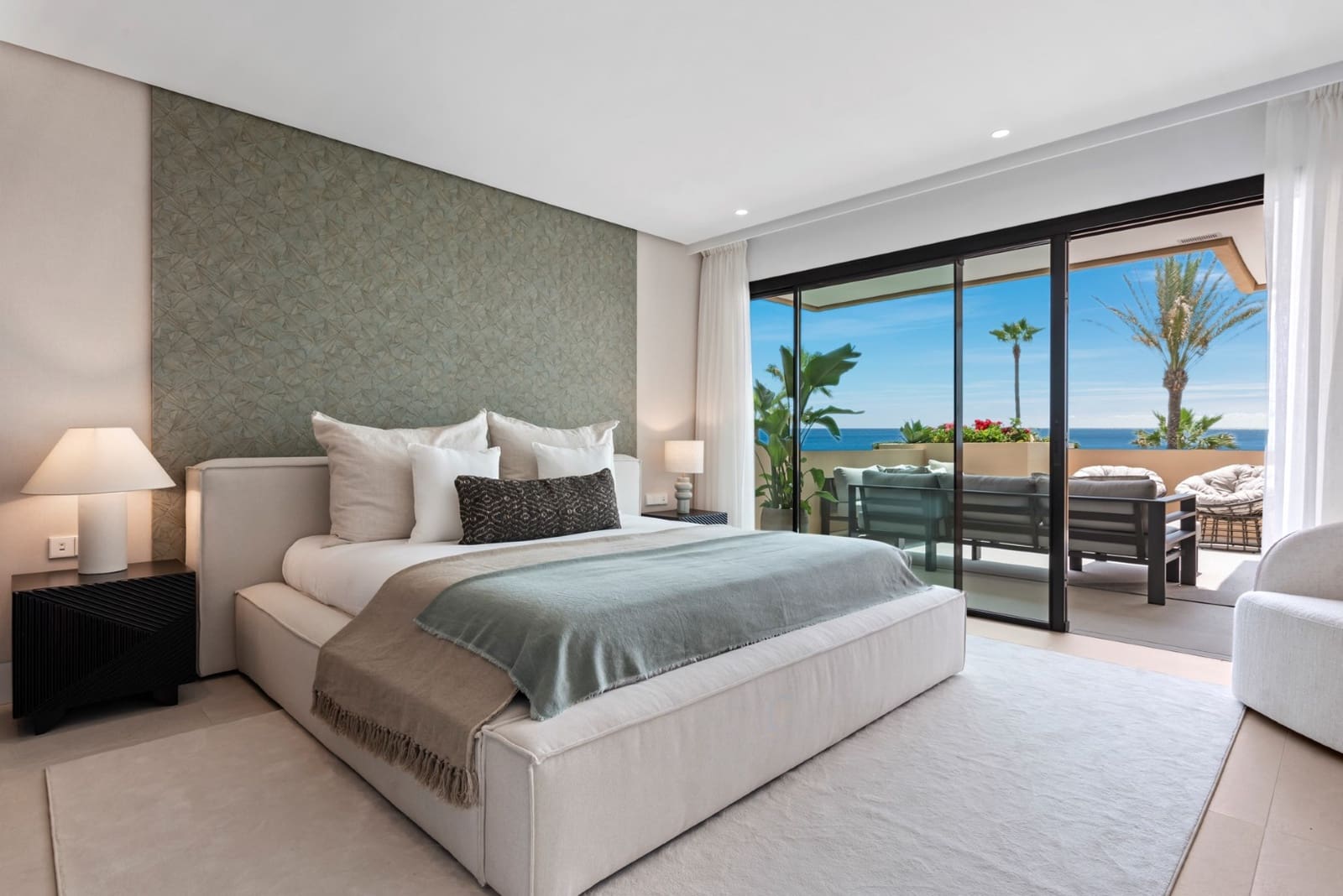 3 chambre Appartement à vendre à Estepona avec piscine garage - 1 995 000 € (Ref: 8103939)