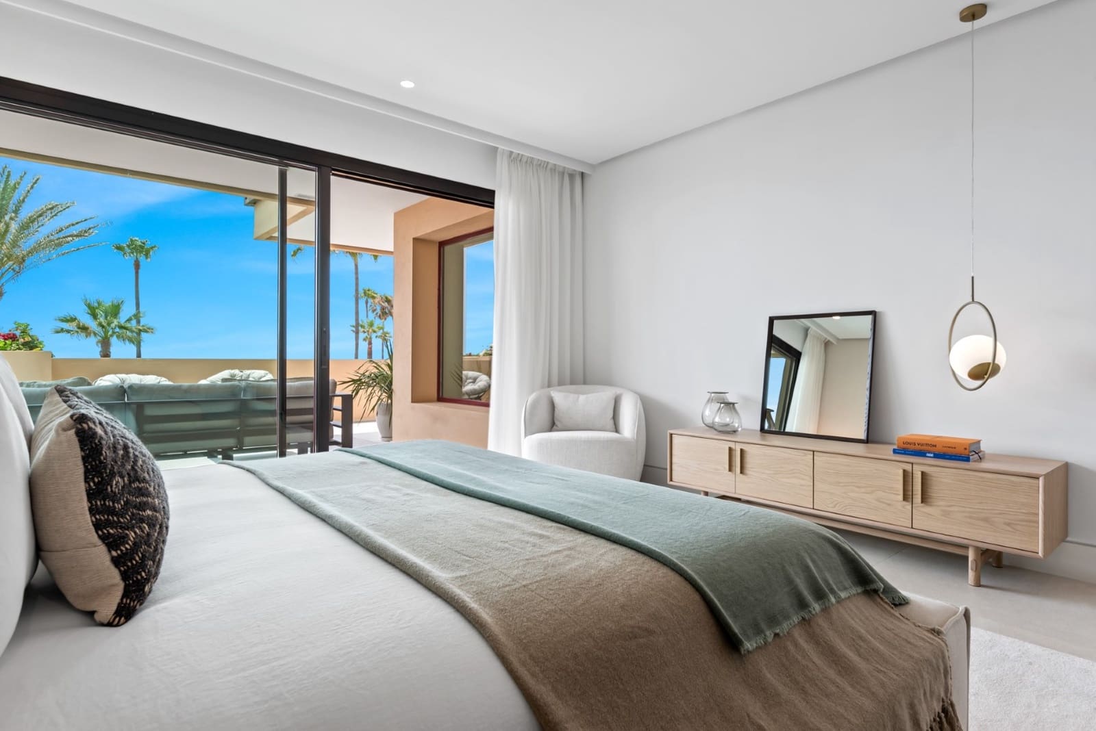 3 chambre Appartement à vendre à Estepona avec piscine garage - 1 995 000 € (Ref: 8103939)