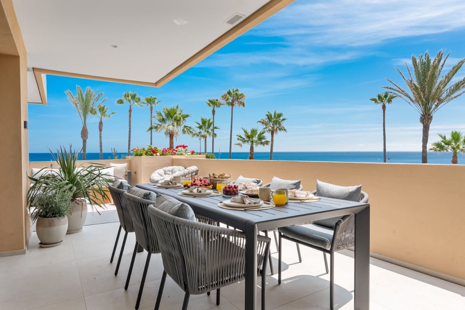 3 chambre Appartement à vendre à Estepona avec piscine garage - 1 995 000 € (Ref: 8103939)