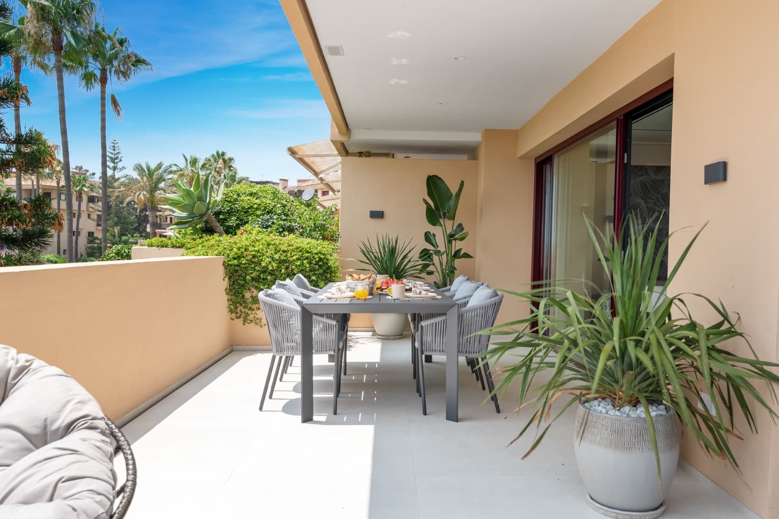 3 chambre Appartement à vendre à Estepona avec piscine garage - 1 995 000 € (Ref: 8103939)