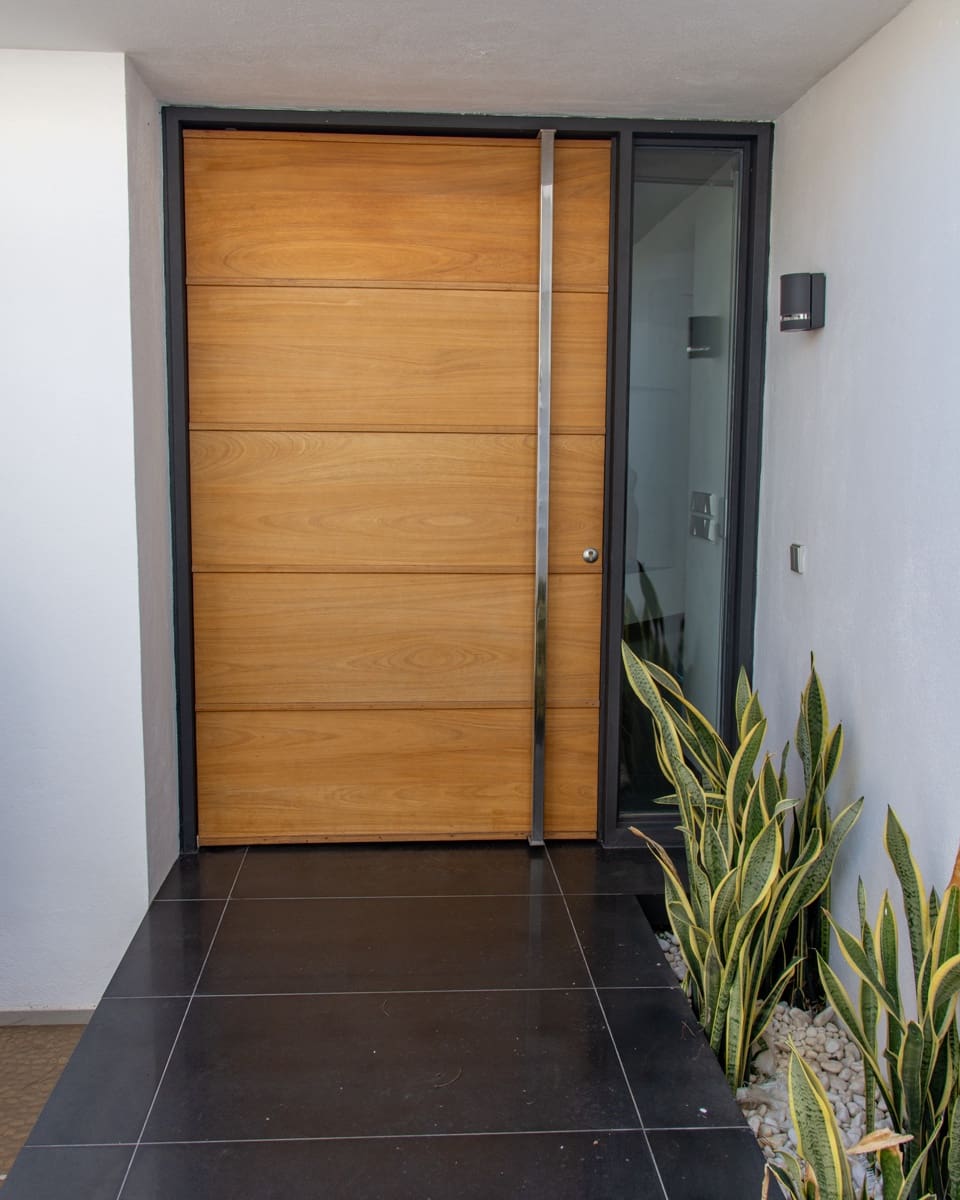 4 bedroom Villa for sale in Marbella with pool garage - € 2,175,000 (Ref: 8213355)