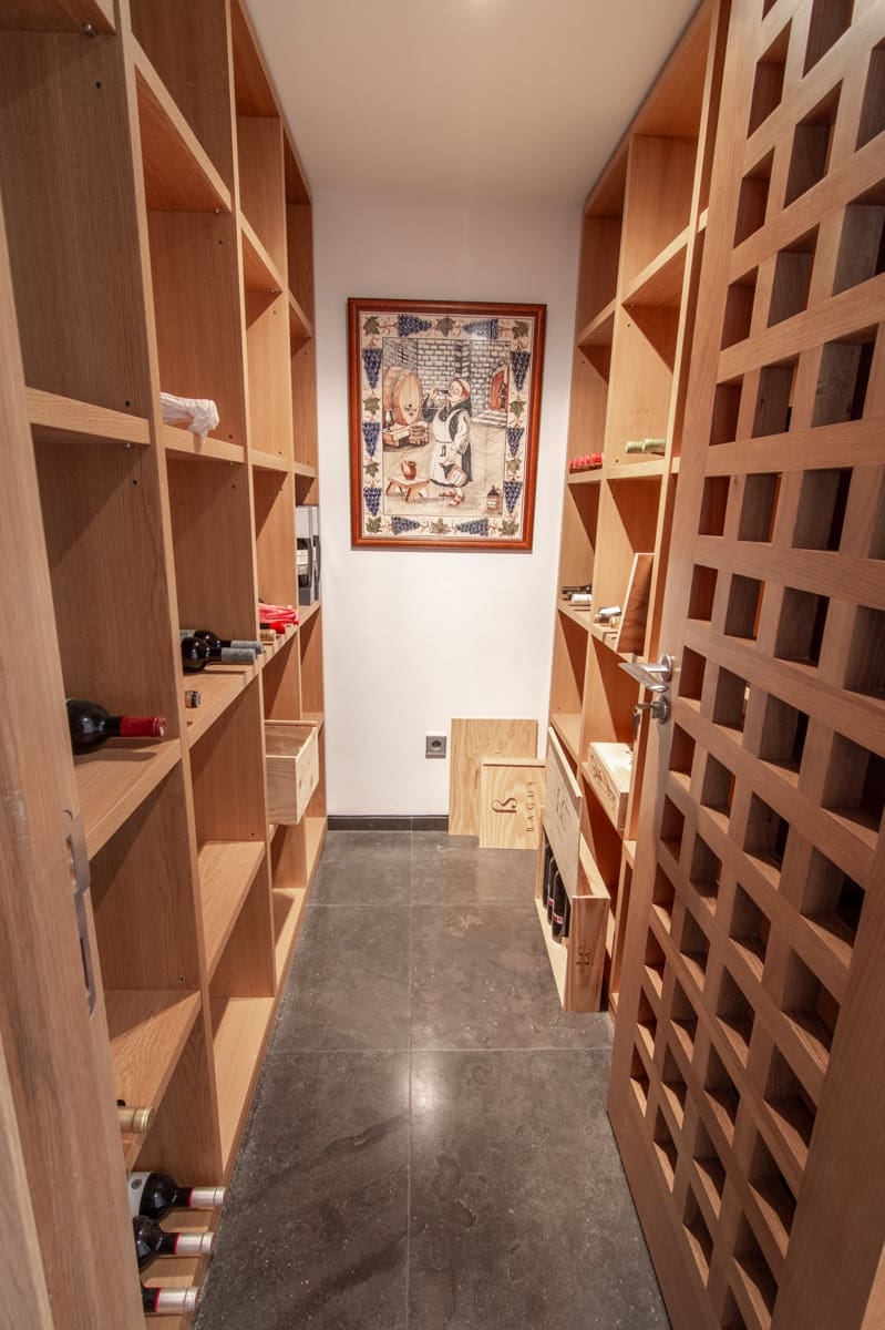 4 bedroom Villa for sale in Marbella with pool garage - € 2,175,000 (Ref: 8213355)