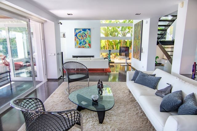 4 sovrum Villa till salu i Marbella med pool garage - 2 175 000 € (Ref: 8213355)