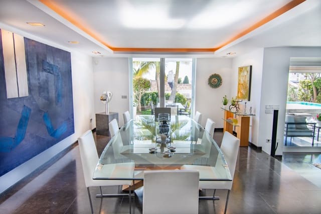 4 sovrum Villa till salu i Marbella med pool garage - 2 175 000 € (Ref: 8213355)