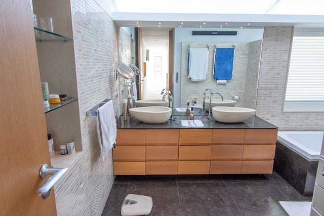 4 sovrum Villa till salu i Marbella med pool garage - 2 175 000 € (Ref: 8213355)