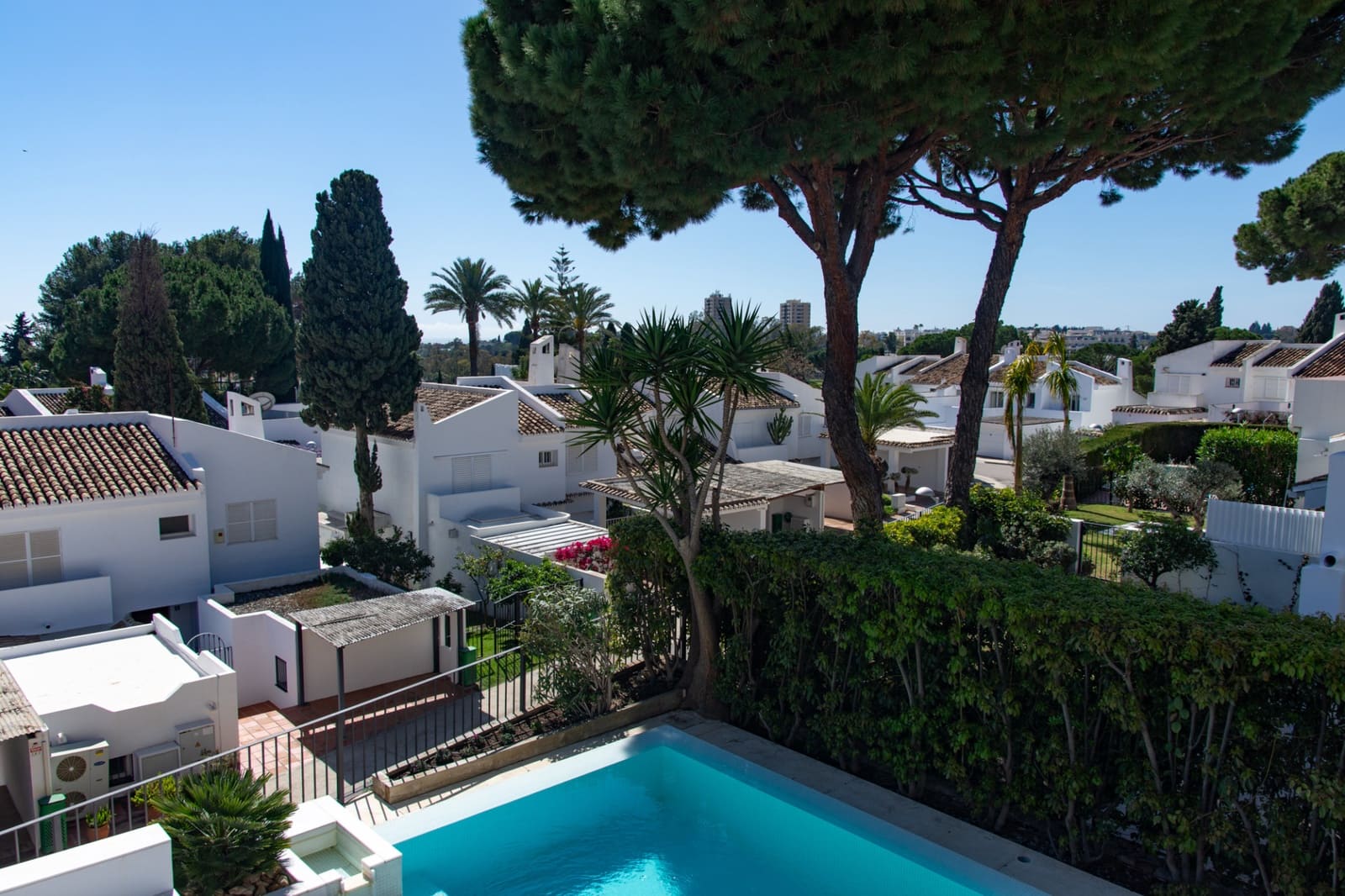 Chalet de 4 habitaciones en Marbella en venta con piscina garaje - 2.175.000 € (Ref: 8213355)