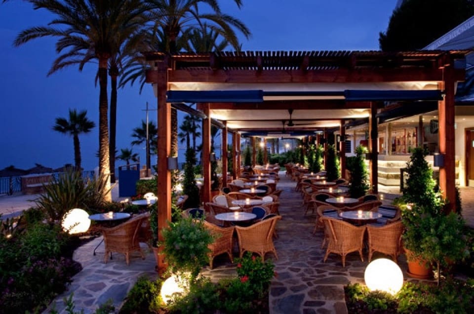 3 sypialnia Willa na sprzedaż w Marbella z basenem garażem - 2 700 000 € (Ref: 8308274)