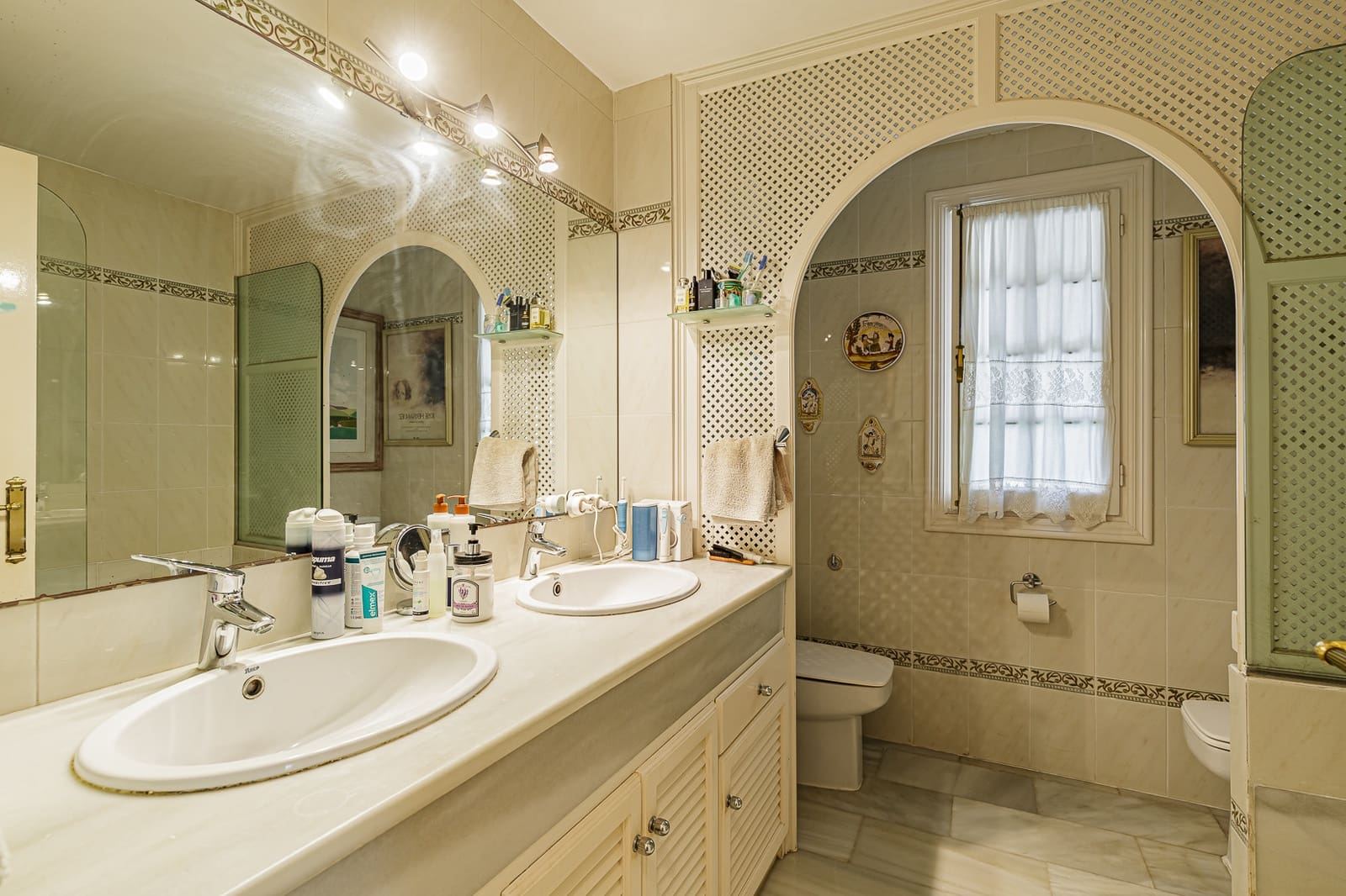 3 sypialnia Willa na sprzedaż w Marbella z basenem garażem - 2 700 000 € (Ref: 8308274)