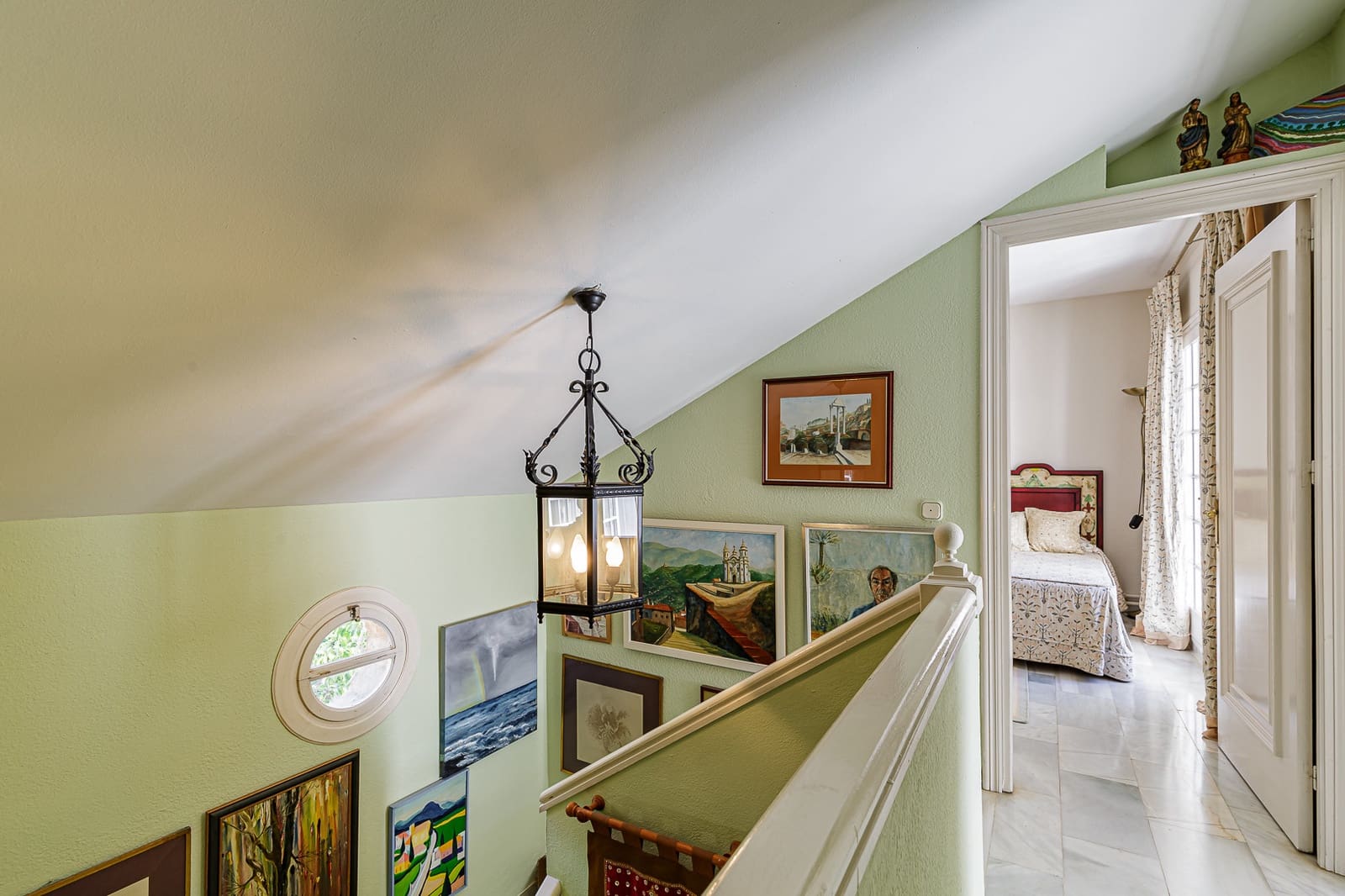 3 sypialnia Willa na sprzedaż w Marbella z basenem garażem - 2 700 000 € (Ref: 8308274)