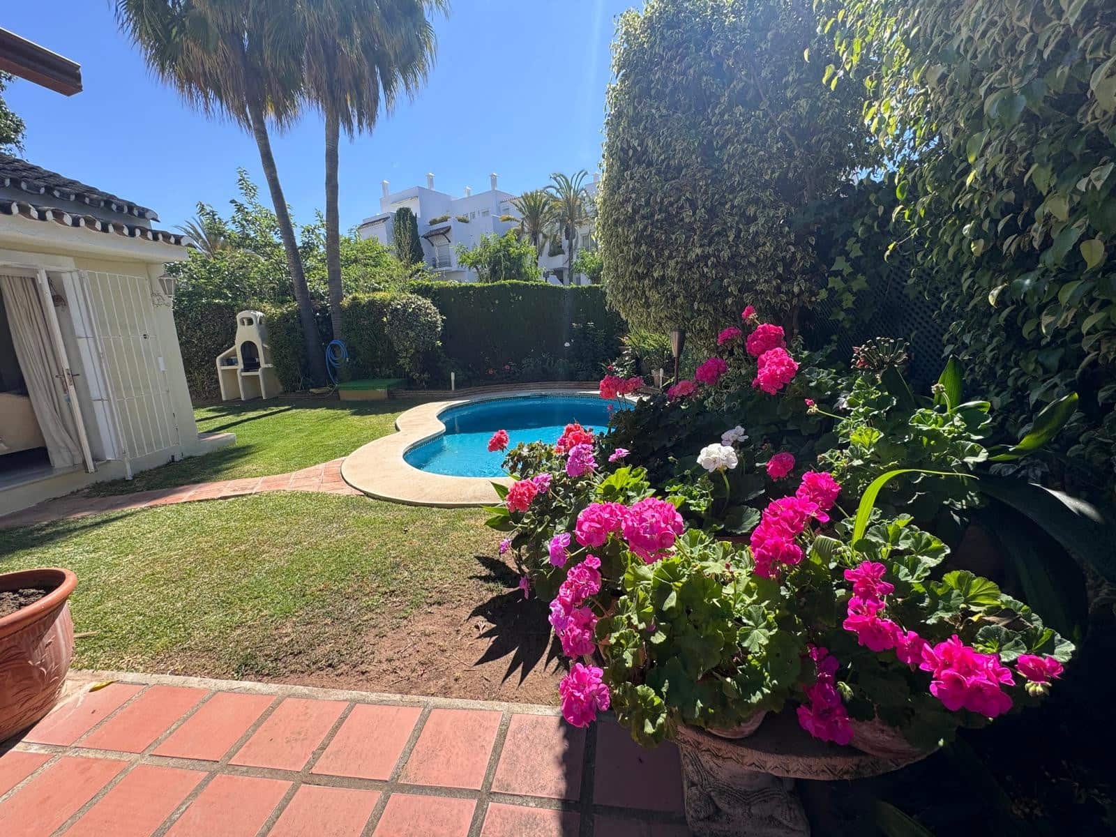 3 sypialnia Willa na sprzedaż w Marbella z basenem garażem - 2 700 000 € (Ref: 8308274)