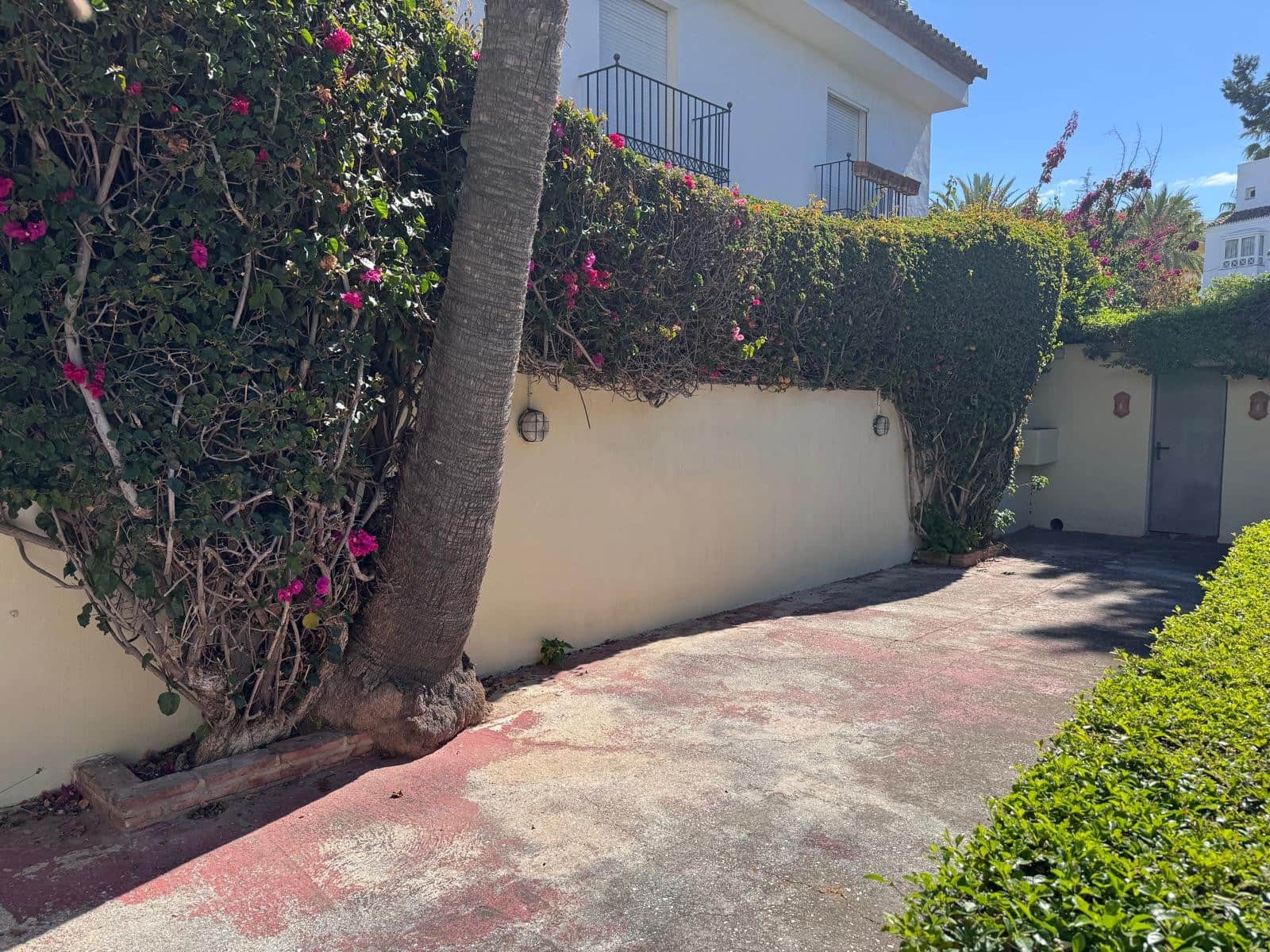 3 sypialnia Willa na sprzedaż w Marbella z basenem garażem - 2 700 000 € (Ref: 8308274)