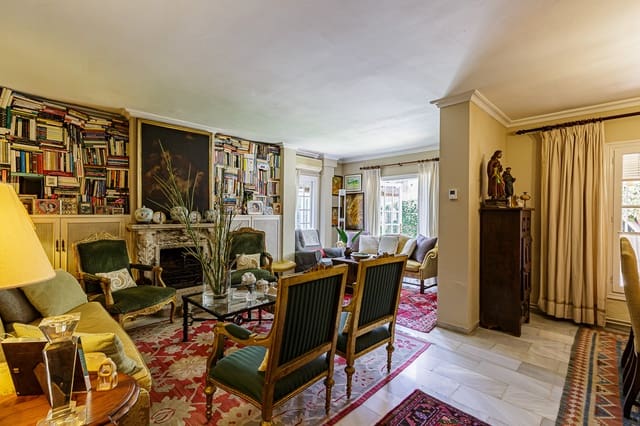 3 sypialnia Willa na sprzedaż w Marbella z basenem garażem - 2 700 000 € (Ref: 8308274)