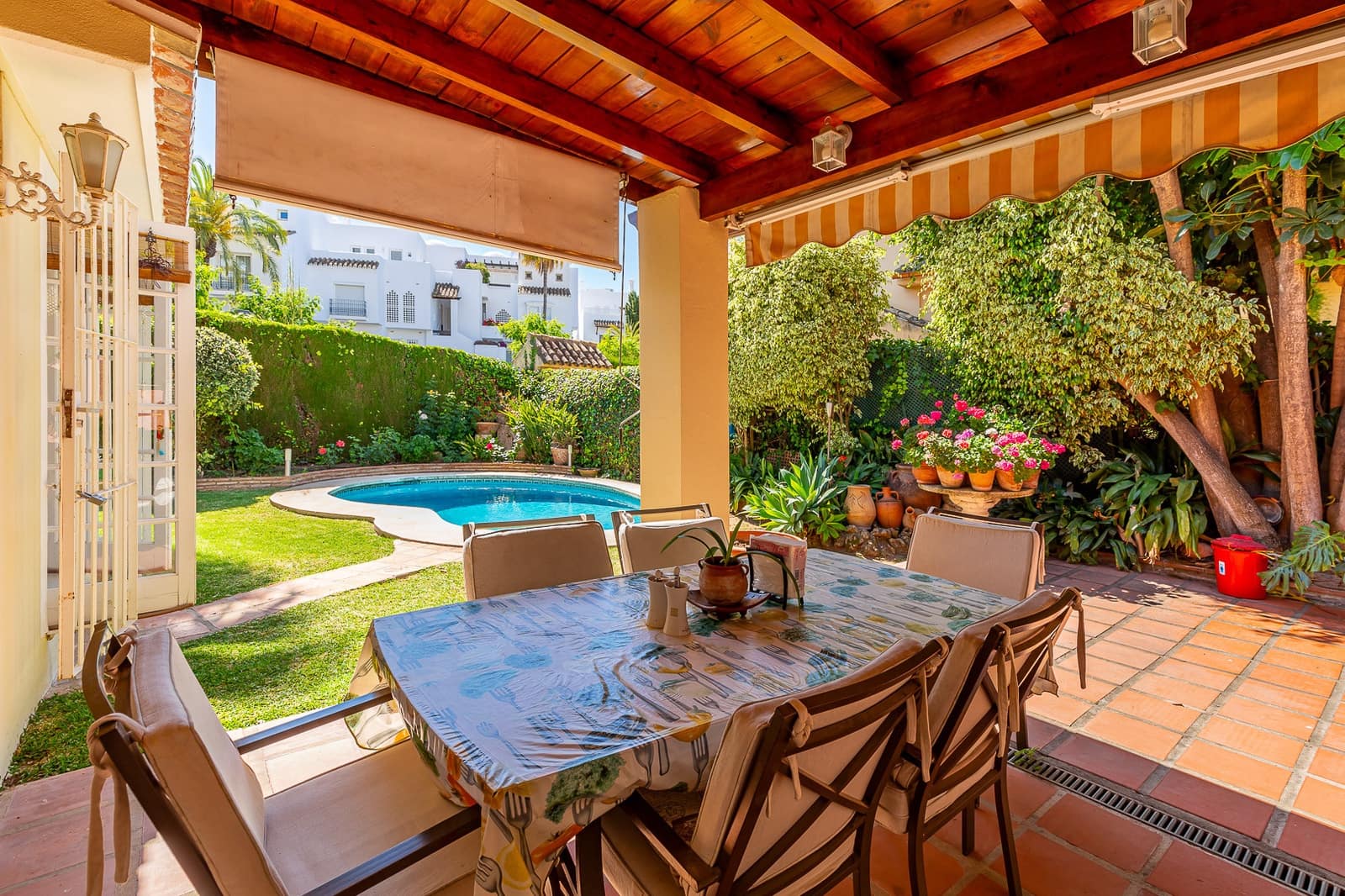 3 sypialnia Willa na sprzedaż w Marbella z basenem garażem - 2 700 000 € (Ref: 8308274)