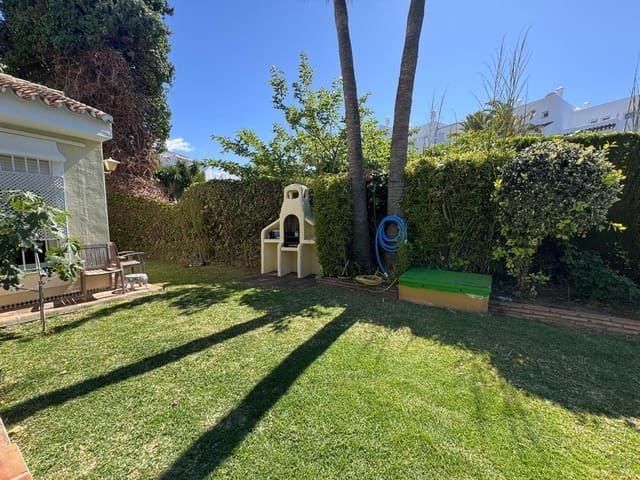 3 sypialnia Willa na sprzedaż w Marbella z basenem garażem - 2 700 000 € (Ref: 8308274)