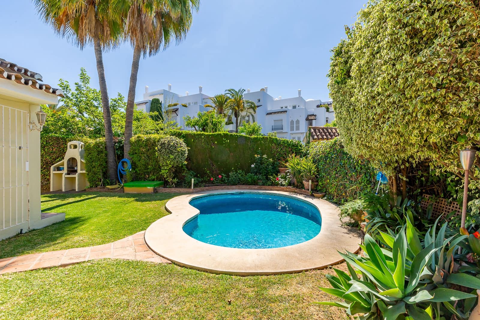 3 sypialnia Willa na sprzedaż w Marbella z basenem garażem - 2 700 000 € (Ref: 8308274)