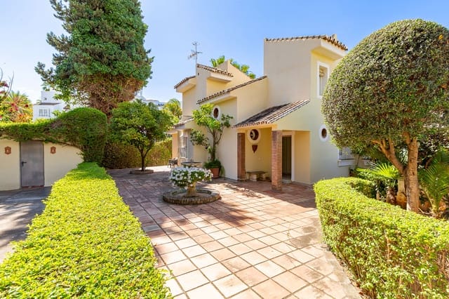 3 sypialnia Willa na sprzedaż w Marbella z basenem garażem - 2 700 000 € (Ref: 8308274)