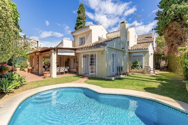 3 sypialnia Willa na sprzedaż w Marbella z basenem garażem - 2 700 000 € (Ref: 8308274)